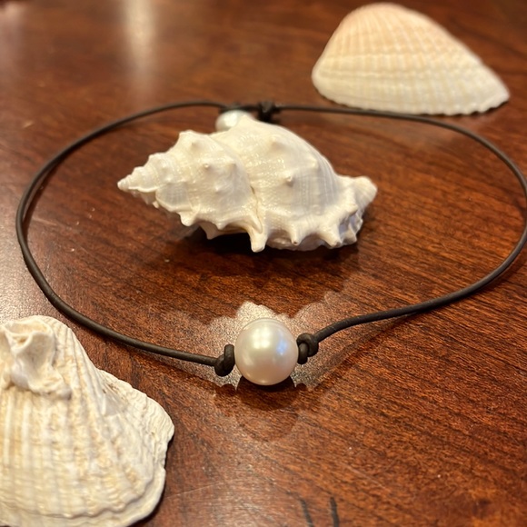 veni_vidi_amavi Jewelry - SOLD 💕Hand Strung White Freshwater Pearl Choker
